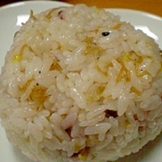 雑穀米で！　「ちりめん山椒入りおにぎり」　　♪♪